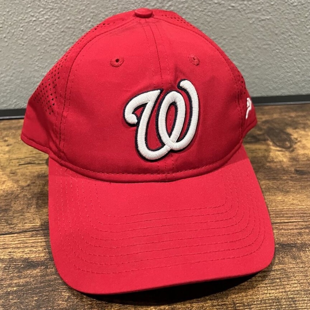 New Era 9Twenty Cap MLB Washington Nationals Men's Perforated Pivot Red Mesh Hat